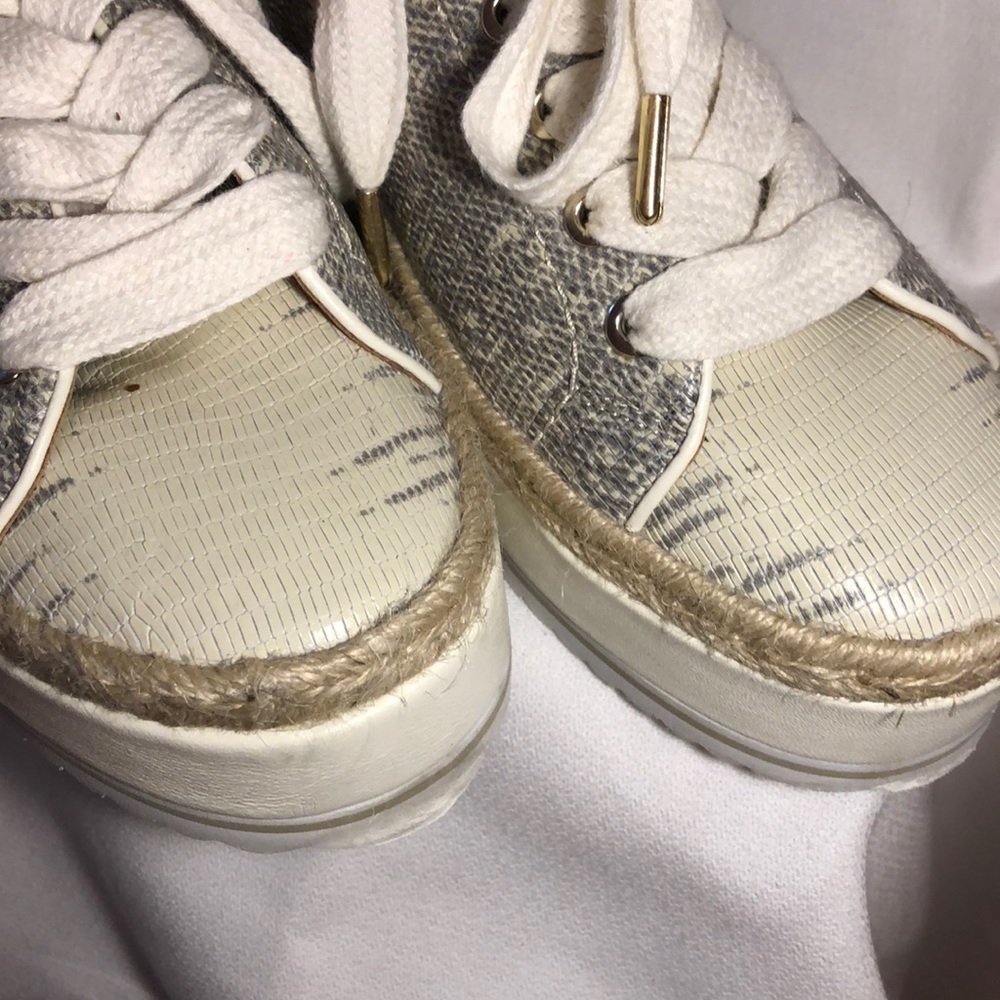 Shoes - Picture 4 of 7